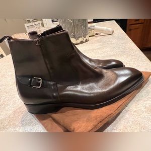 Mezlan men’s size 9.5 brown leather boots.